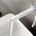Misturadoras de encastrar para duche e lavatório: elegância e espaço minímo