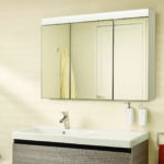 Roca dá funcionalidade aos espaços de banho com o novo armário-espelho