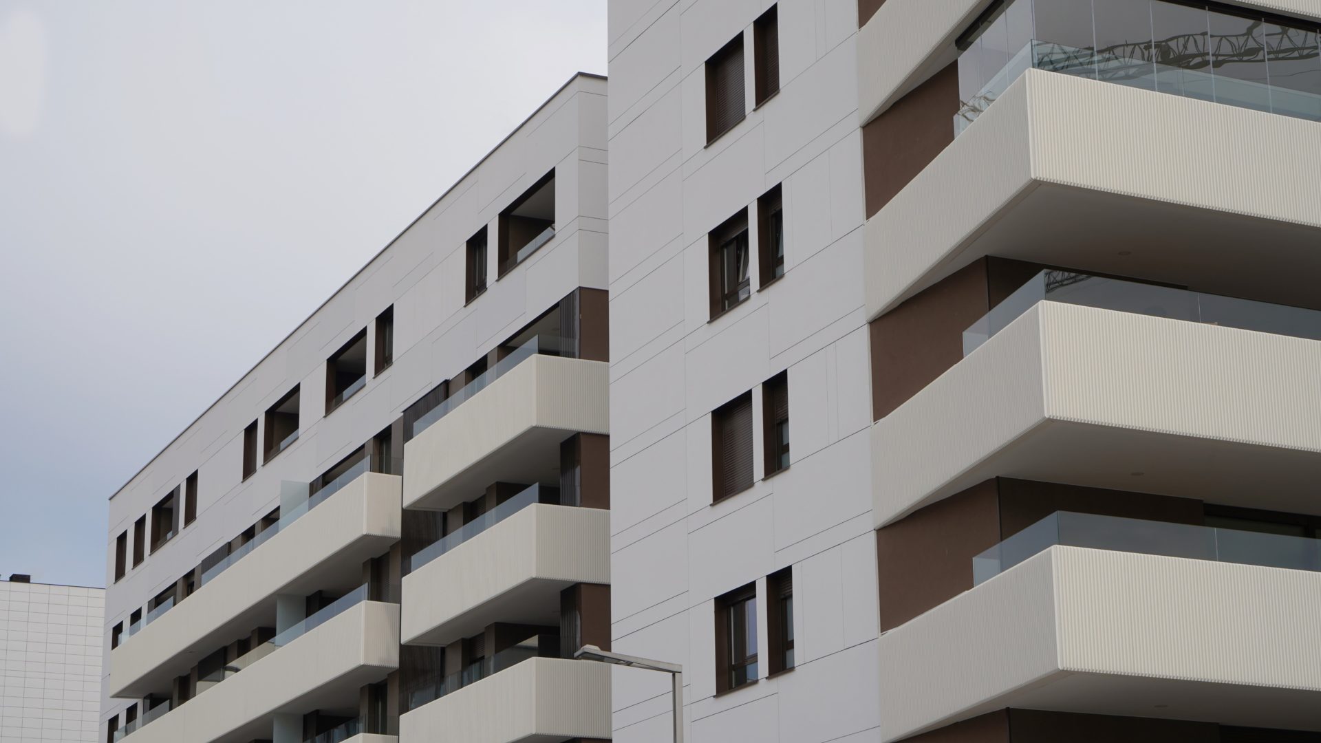 A importância de fachadas ventiladas para edifícios mais sustentáveis e eficientes