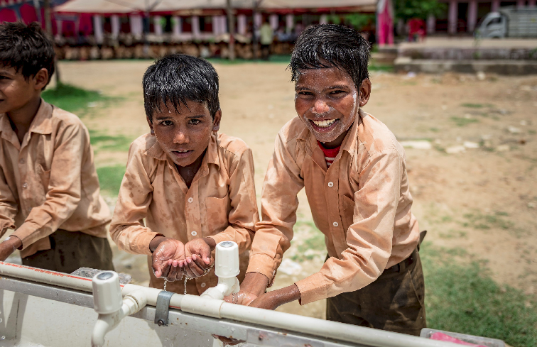 Roca assinala o Dia Mundial da Lavagem das Mãos em parceria com a Fundação We Are Water