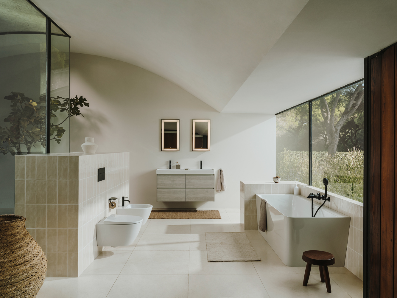 Roca sugere ideias de decoração mediterrânica para a casa de banho