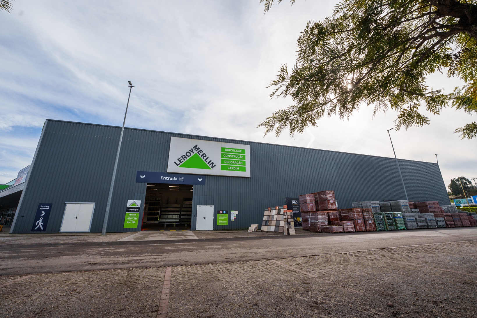 LEROY MERLIN investe em Guimarães com nova loja de Materiais de Construção