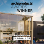 Fachada minimalista SlimWall 35 duplamente premiada nos Archiproducts Design Awards 2024: Prémio Sustentabilidade e Prémio Envolvente do Edifício